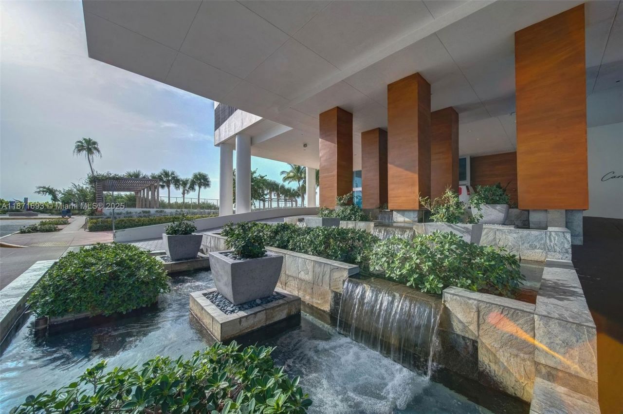 6801 Collins Ave, Unit 1204/1217, Miami Beach, FL 33141 Photo