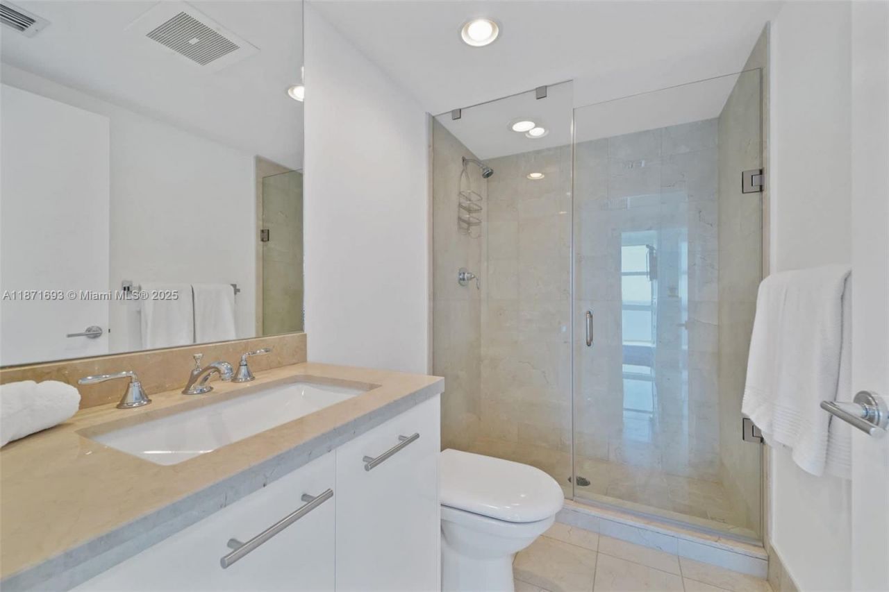 6801 Collins Ave, Unit 1204/1217, Miami Beach, FL 33141 Photo