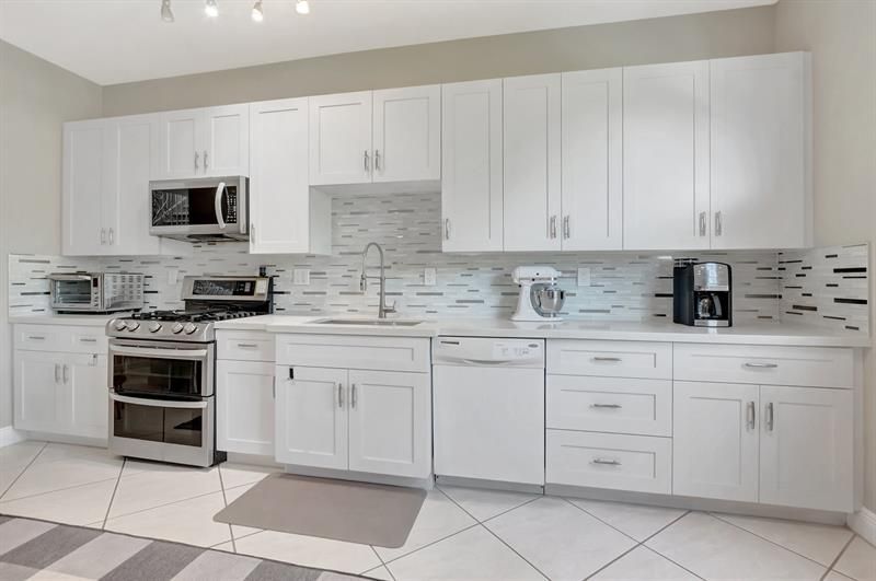 1776 Bay Dr, Pompano Beach, FL 33062 Photo