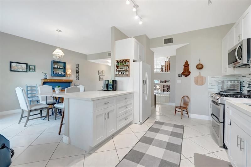 1776 Bay Dr, Pompano Beach, FL 33062 Photo