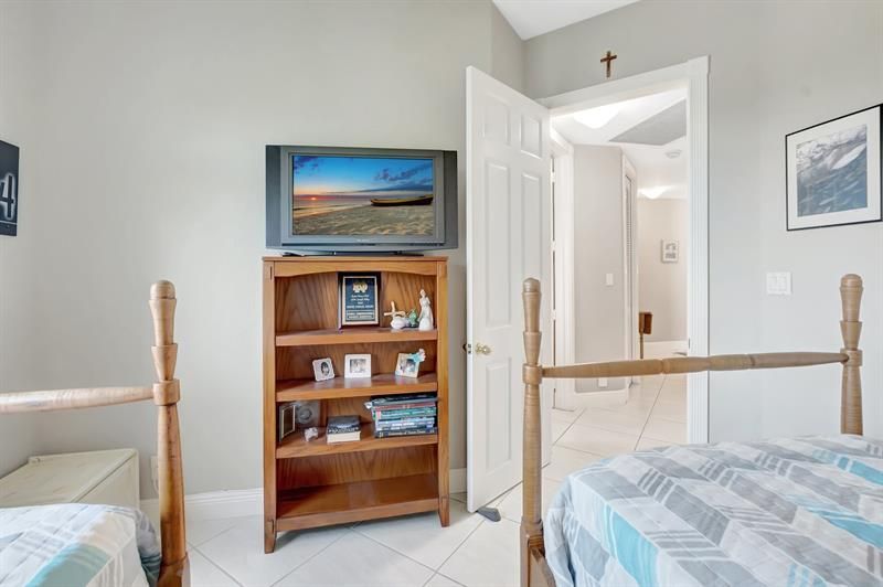 1776 Bay Dr, Pompano Beach, FL 33062 Photo