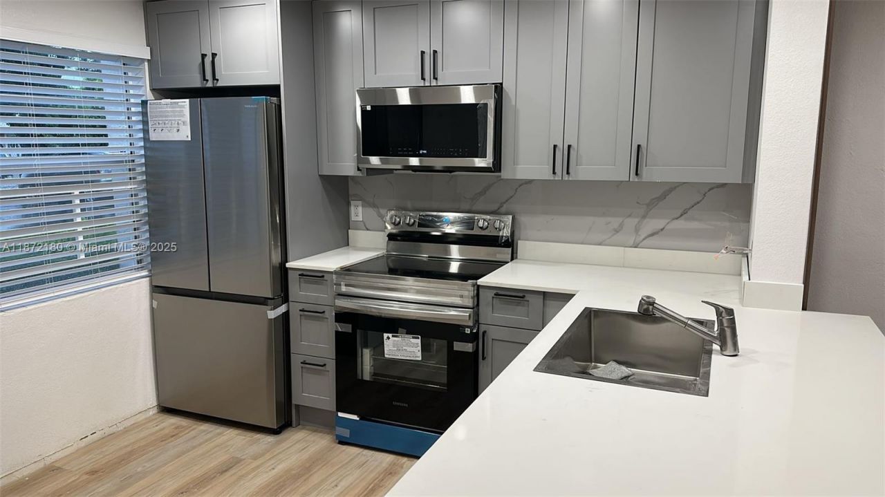 2828 Jackson Street, Unit I3, Fort Myers, FL 33901 Photo