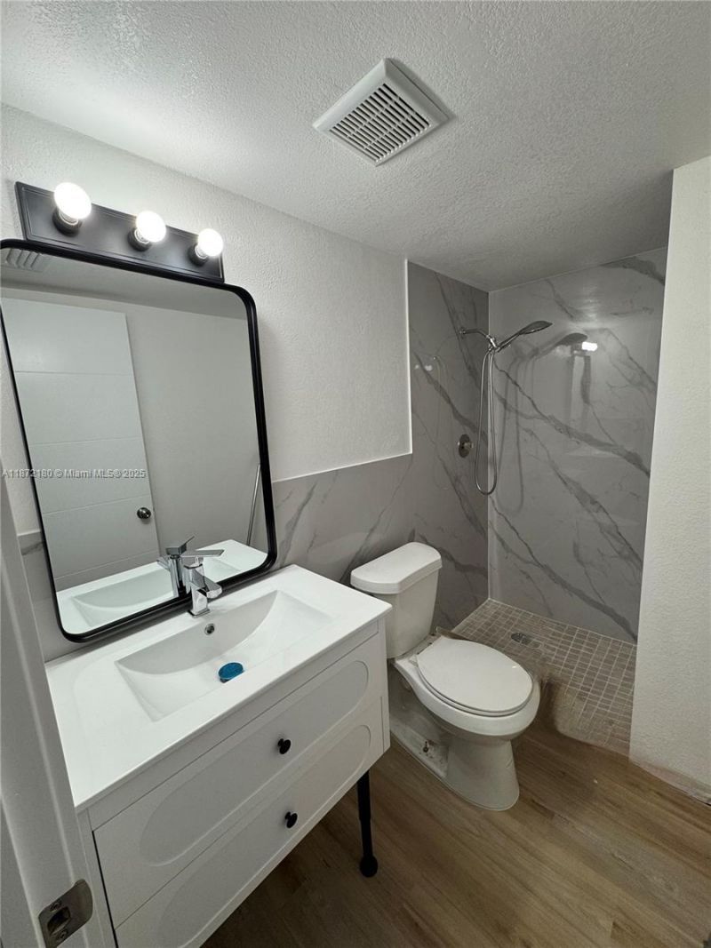 2828 Jackson Street, Unit I3, Fort Myers, FL 33901 Photo