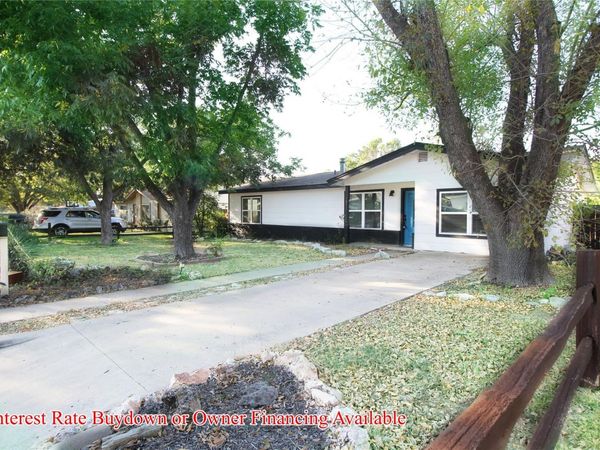 327 W Mulberry ST, Fredericksburg, TX 78624
