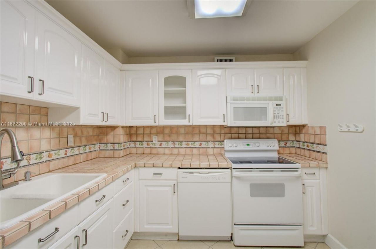 401 Golden Isles Dr, Unit 702, Hallandale Beach, FL 33009 Photo