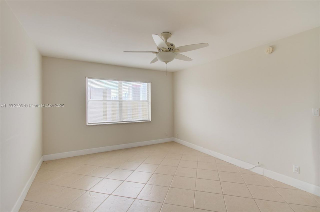 401 Golden Isles Dr, Unit 702, Hallandale Beach, FL 33009 Photo