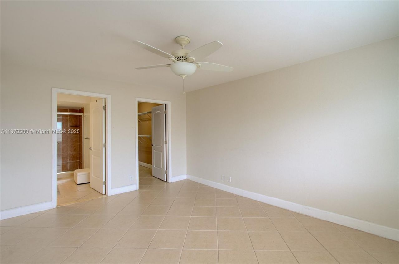 401 Golden Isles Dr, Unit 702, Hallandale Beach, FL 33009 Photo