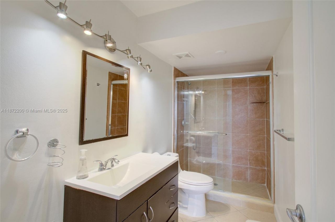 401 Golden Isles Dr, Unit 702, Hallandale Beach, FL 33009 Photo