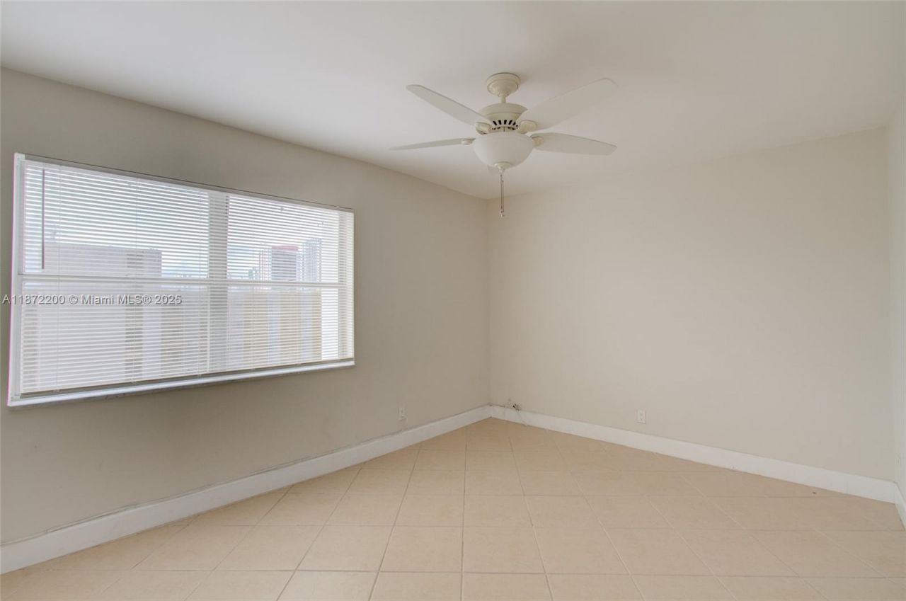 401 Golden Isles Dr, Unit 702, Hallandale Beach, FL 33009 Photo