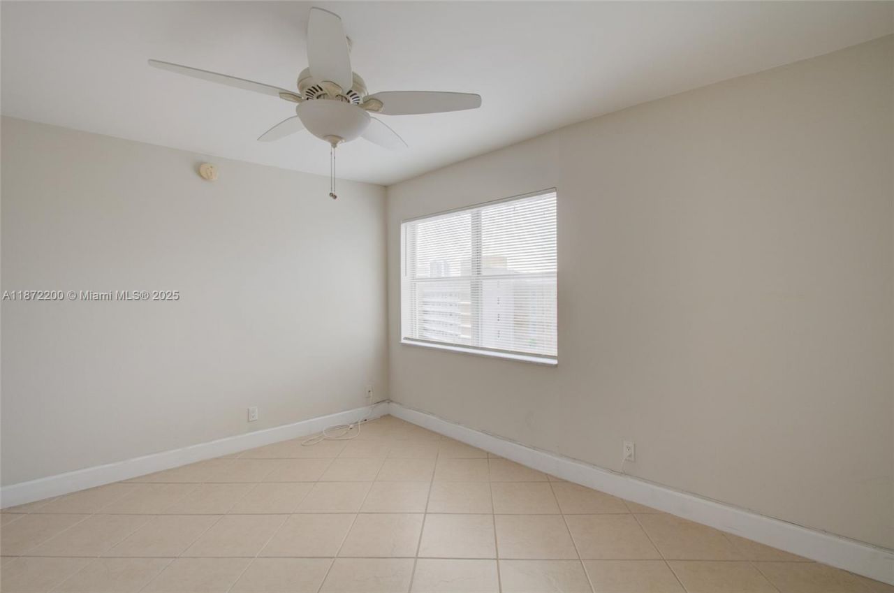 401 Golden Isles Dr, Unit 702, Hallandale Beach, FL 33009 Photo