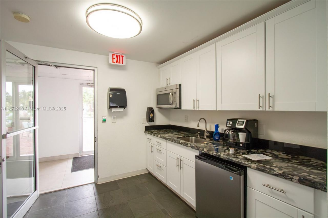 401 Golden Isles Dr, Unit 702, Hallandale Beach, FL 33009 Photo