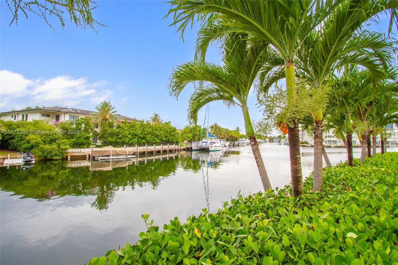 401 Golden Isles Dr, Unit 702, Hallandale Beach, FL 33009 Photo