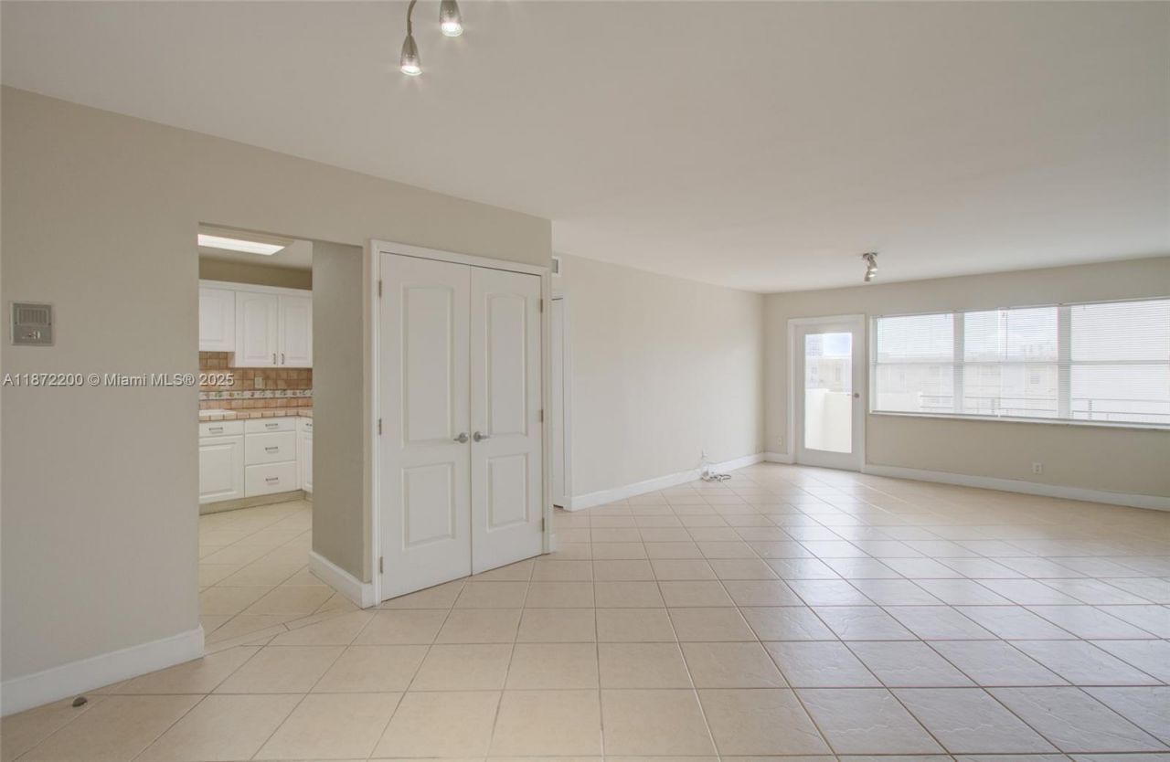 401 Golden Isles Dr, Unit 702, Hallandale Beach, FL 33009 Photo