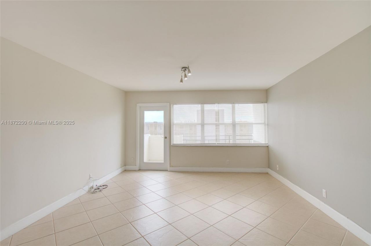 401 Golden Isles Dr, Unit 702, Hallandale Beach, FL 33009 Photo