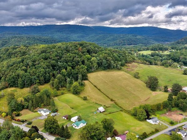 12579 W Midland Trl, Crawley, WV 24931