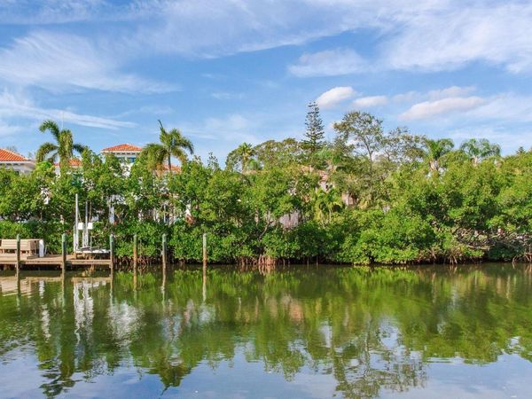 5001 S SHORE CREST CIRCLE, TAMPA, FL 33609