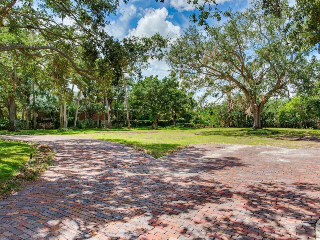 5001 S Shore Crest Circle, Tampa, FL 33609 Photo