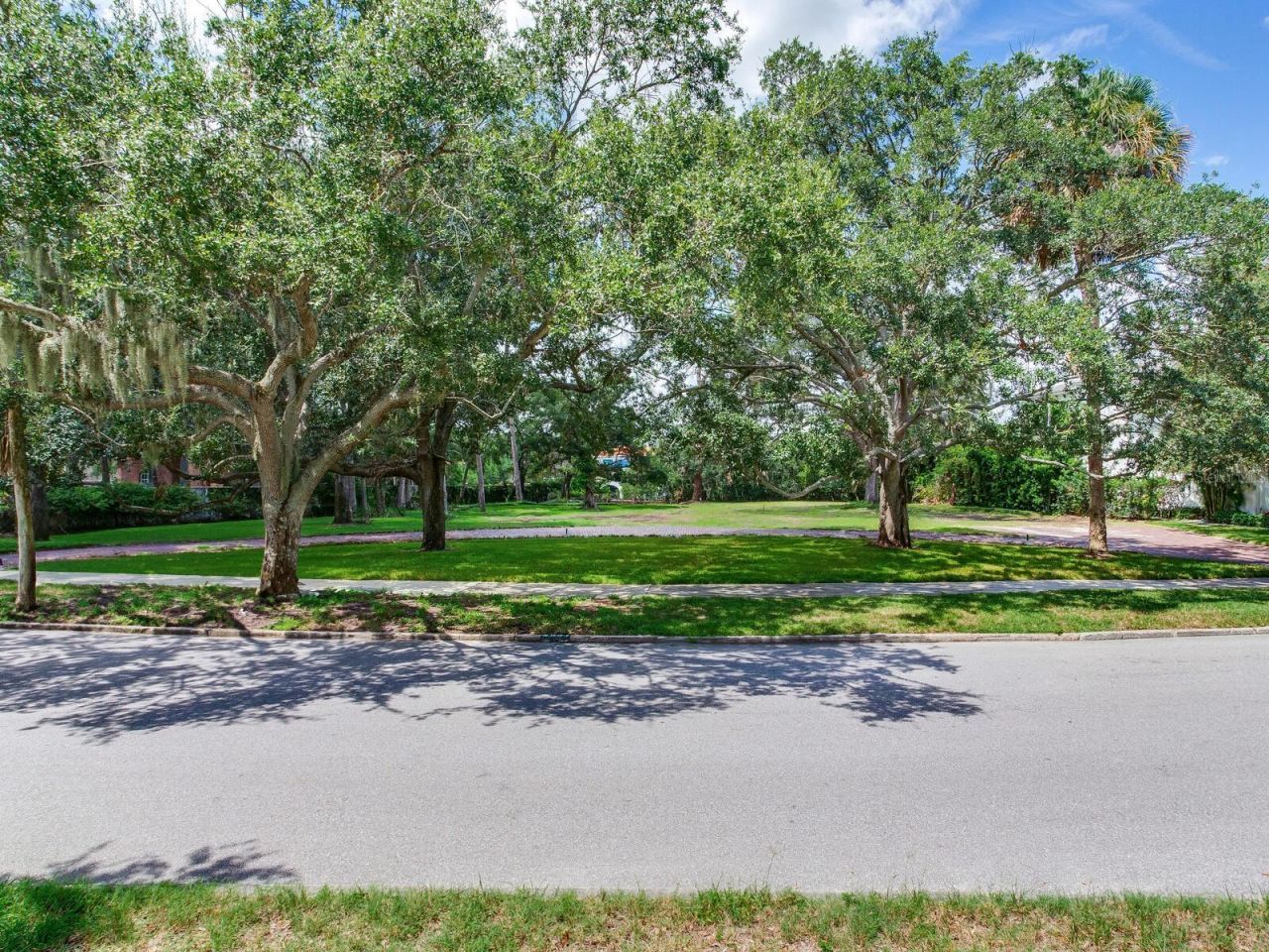 5001 S Shore Crest Circle, Tampa, FL 33609 Photo