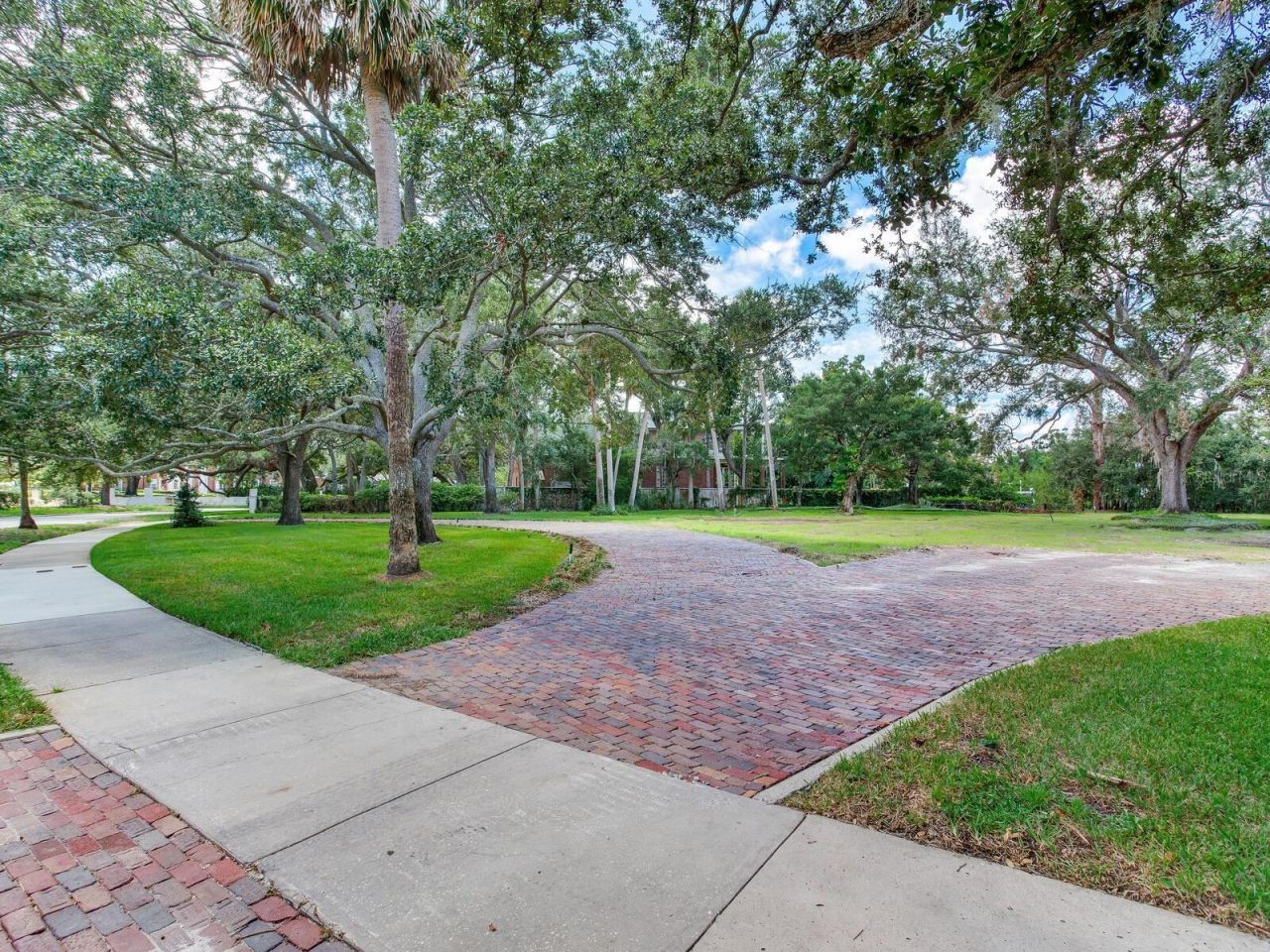 5001 S Shore Crest Circle, Tampa, FL 33609 Photo