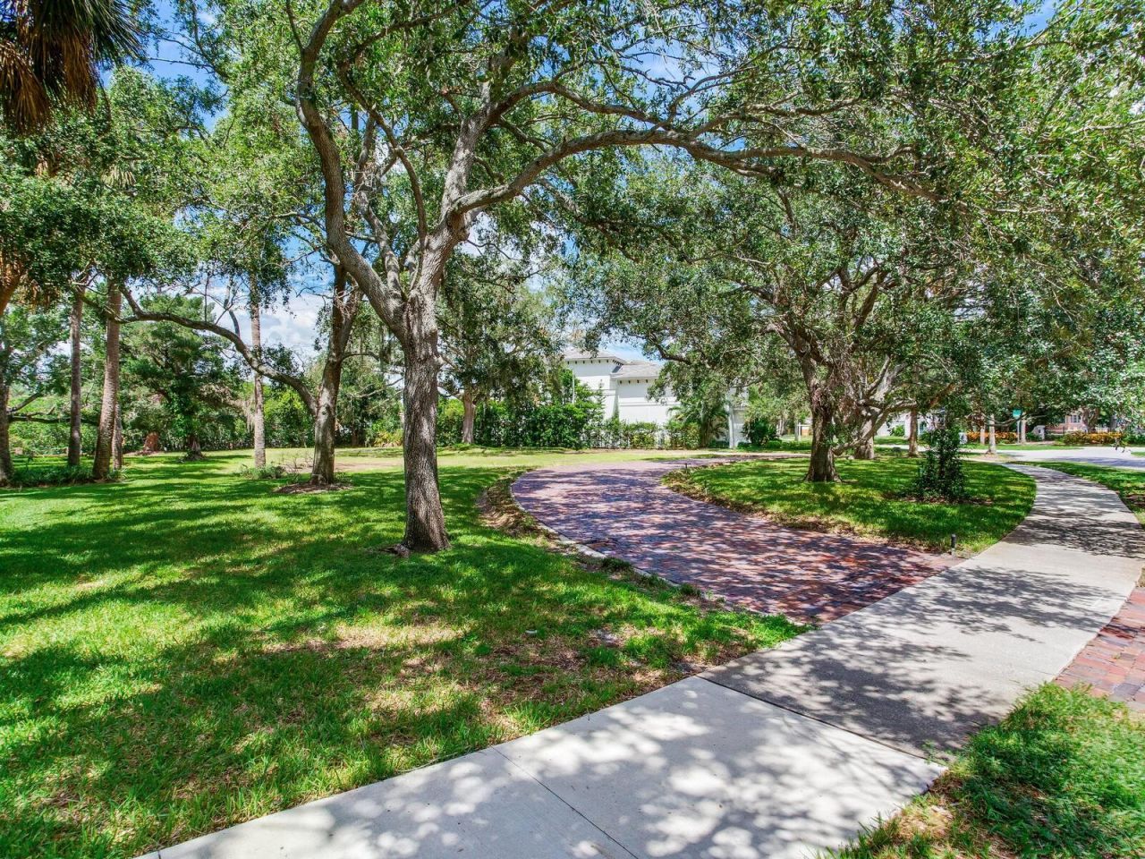 5001 S Shore Crest Circle, Tampa, FL 33609 Photo