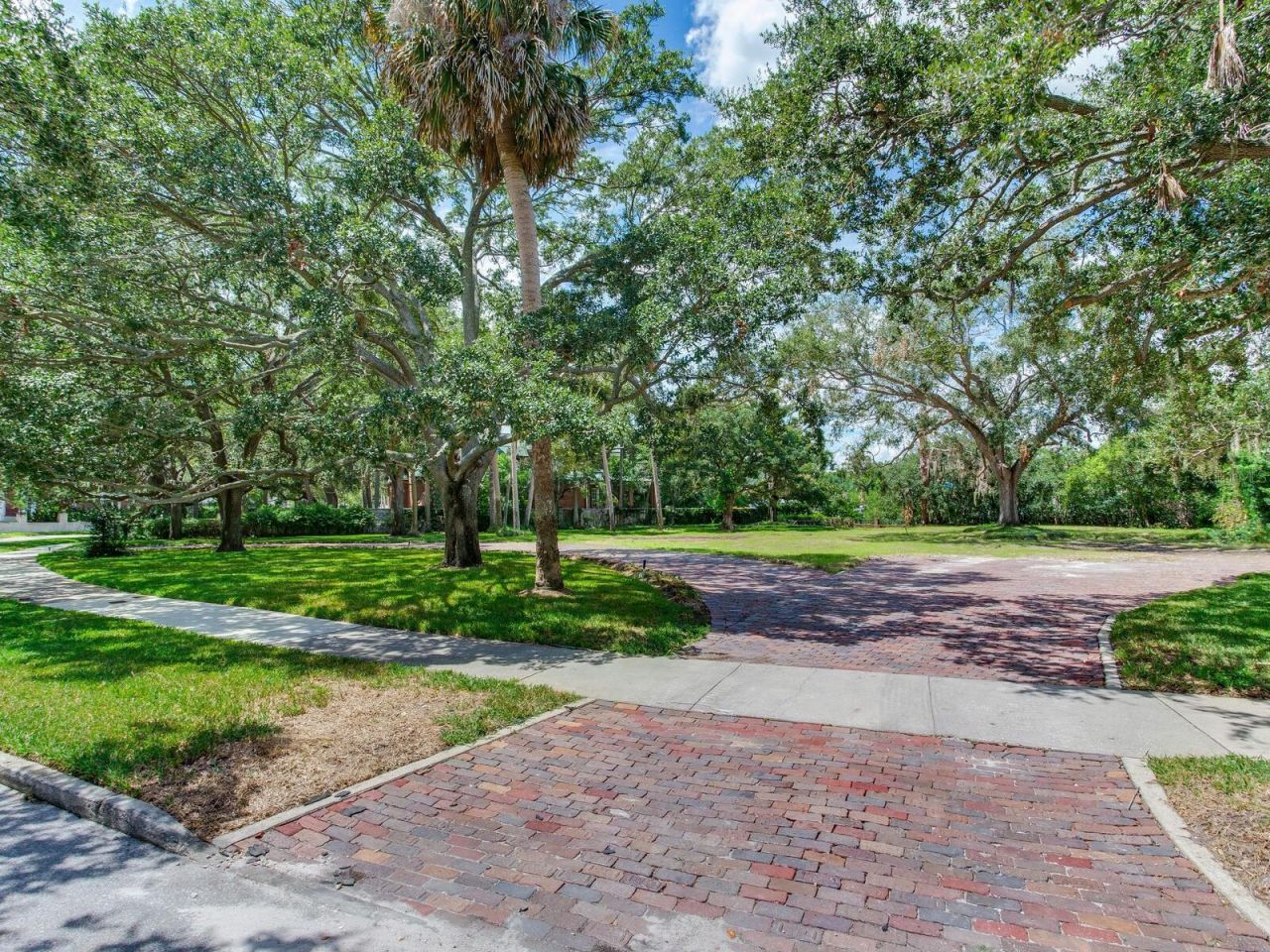 5001 S Shore Crest Circle, Tampa, FL 33609 Photo