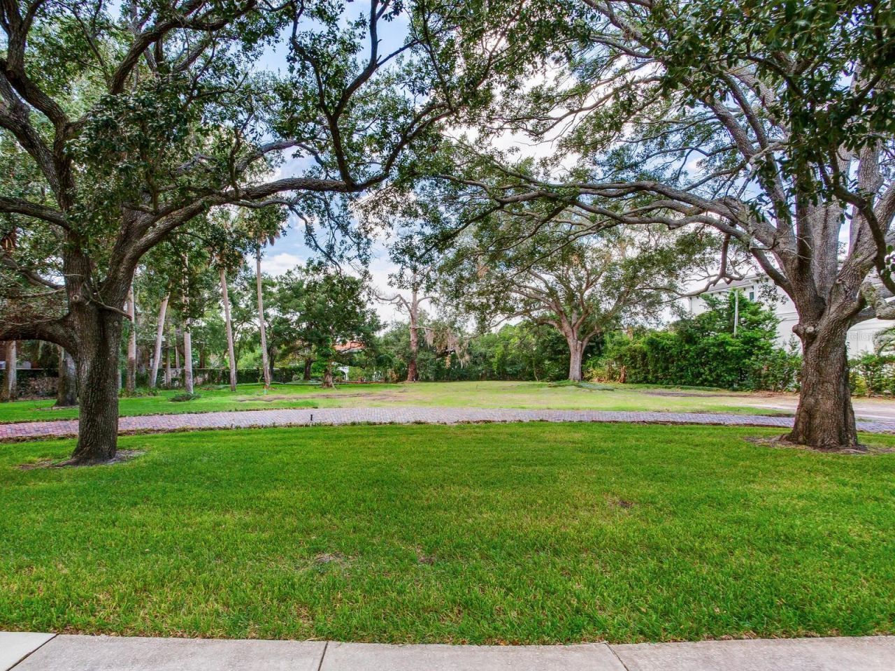 5001 S Shore Crest Circle, Tampa, FL 33609 Photo