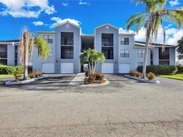 13545 Eagle Ridge DR, Unit 827, FORT MYERS, FL 33912