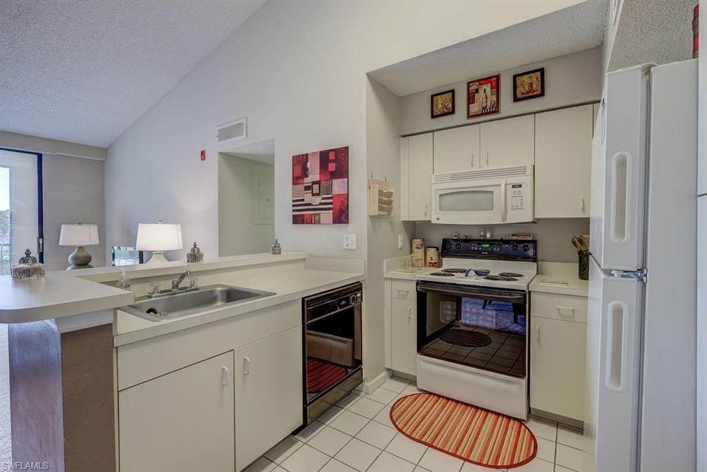 13545 Eagle Ridge Dr, Unit 827, Fort Myers, FL 33912 Photo
