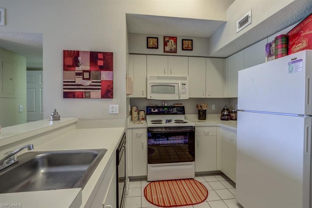 13545 Eagle Ridge Dr, Unit 827, Fort Myers, FL 33912 Photo