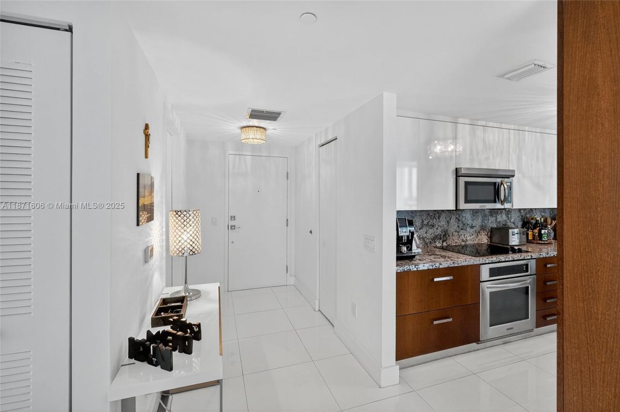 7935 East Dr, Unit 1104, North Bay Village, FL 33141 Photo