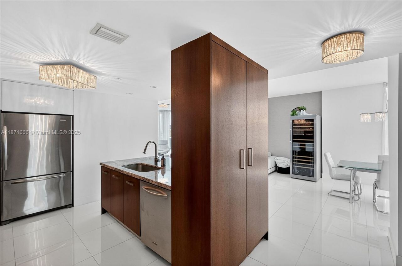 7935 East Dr, Unit 1104, North Bay Village, FL 33141 Photo