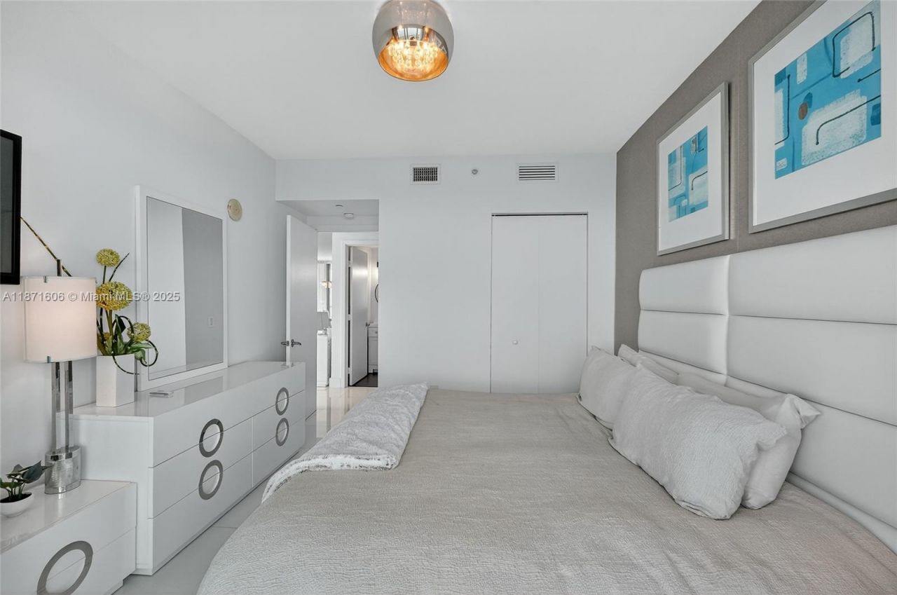 7935 East Dr, Unit 1104, North Bay Village, FL 33141 Photo