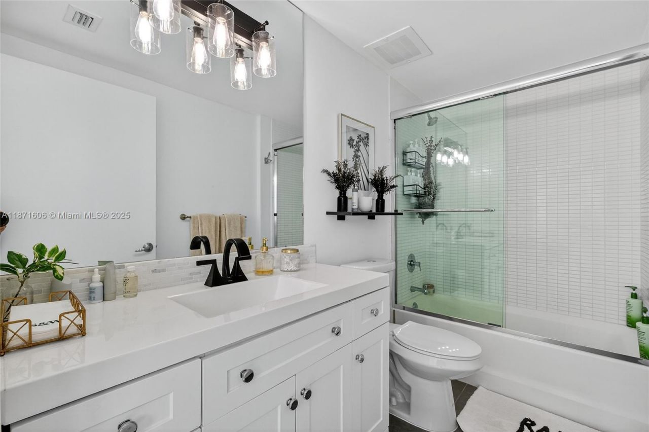 7935 East Dr, Unit 1104, North Bay Village, FL 33141 Photo