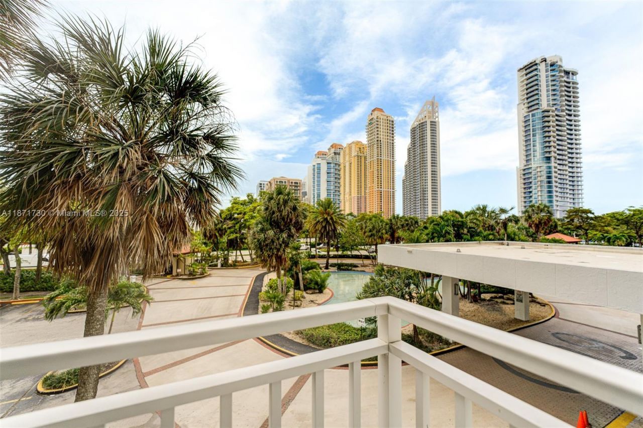 210 174th St, Unit 312, Sunny Isles Beach, FL 33160 Photo