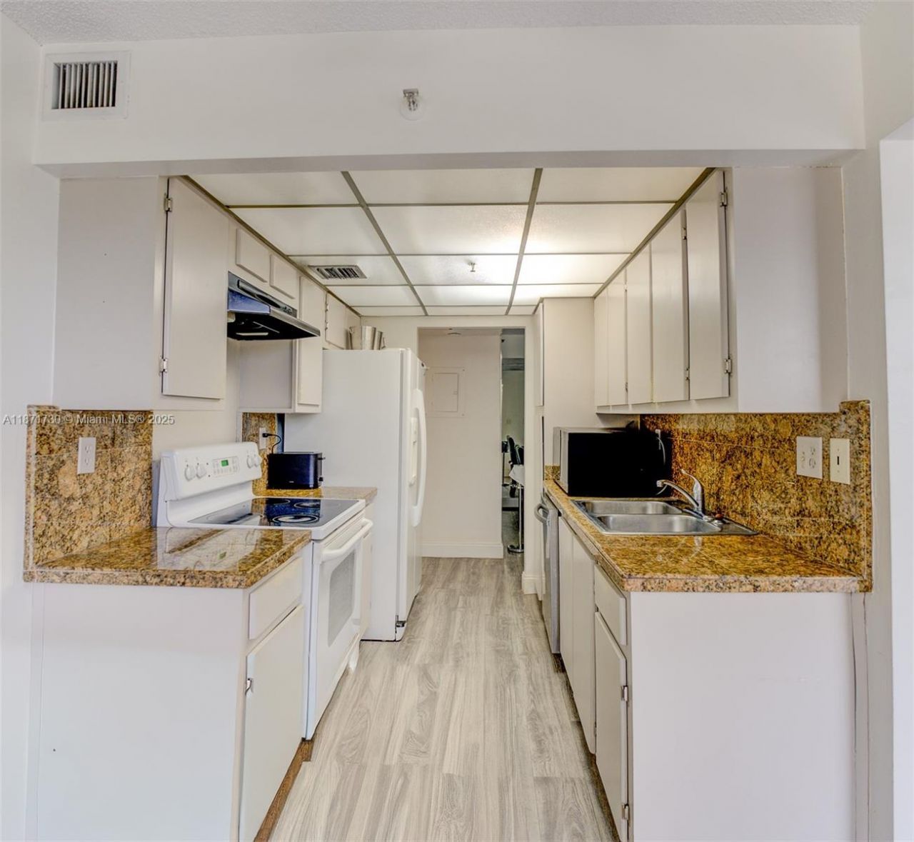 210 174th St, Unit 312, Sunny Isles Beach, FL 33160 Photo