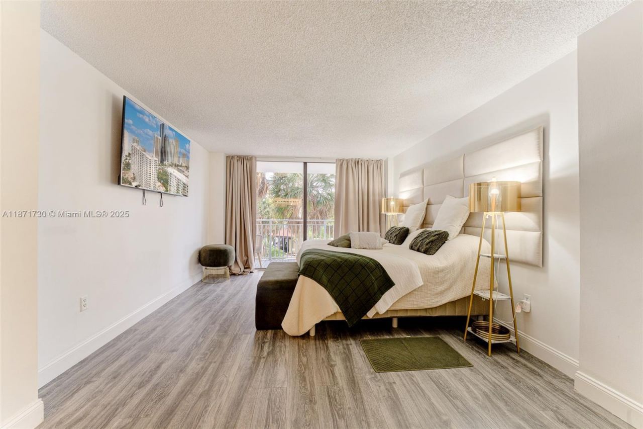 210 174th St, Unit 312, Sunny Isles Beach, FL 33160 Photo