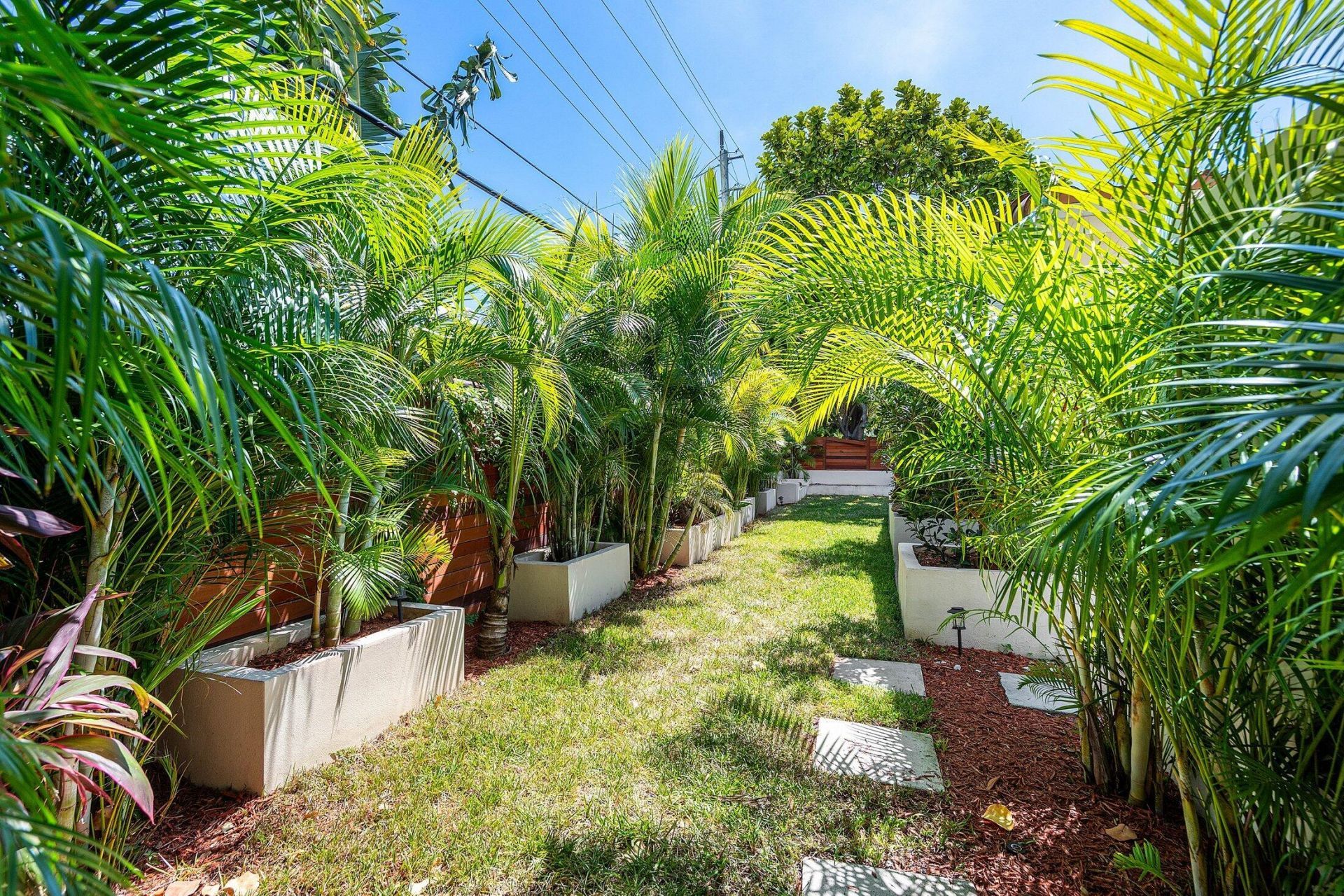 2041 NE 30th Street, Fort Lauderdale, FL 33306 Photo