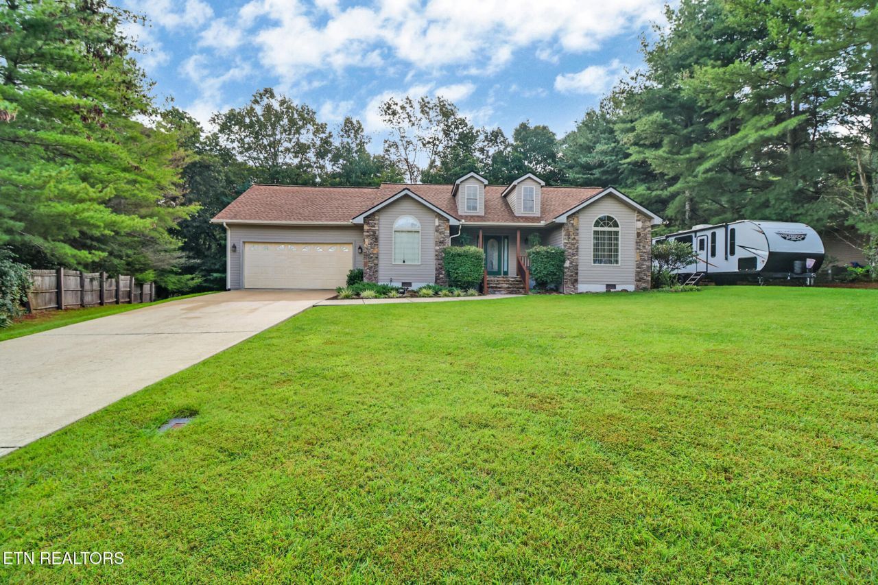 422 Pine Grove Rd, Crossville, TN 38571 Main Photo