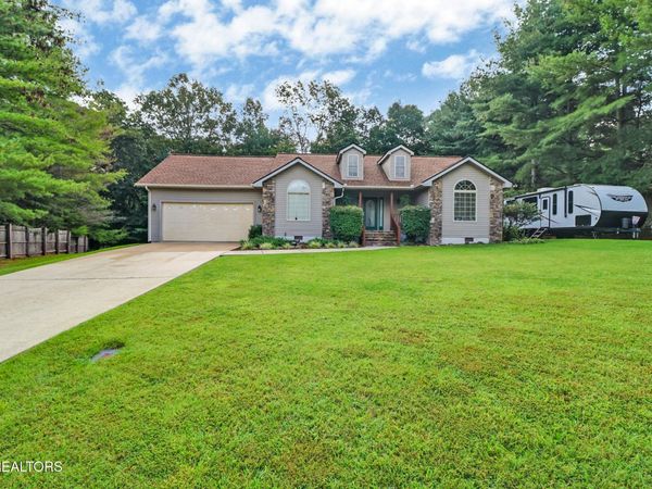 422 Pine Grove Rd, Crossville, TN 38571