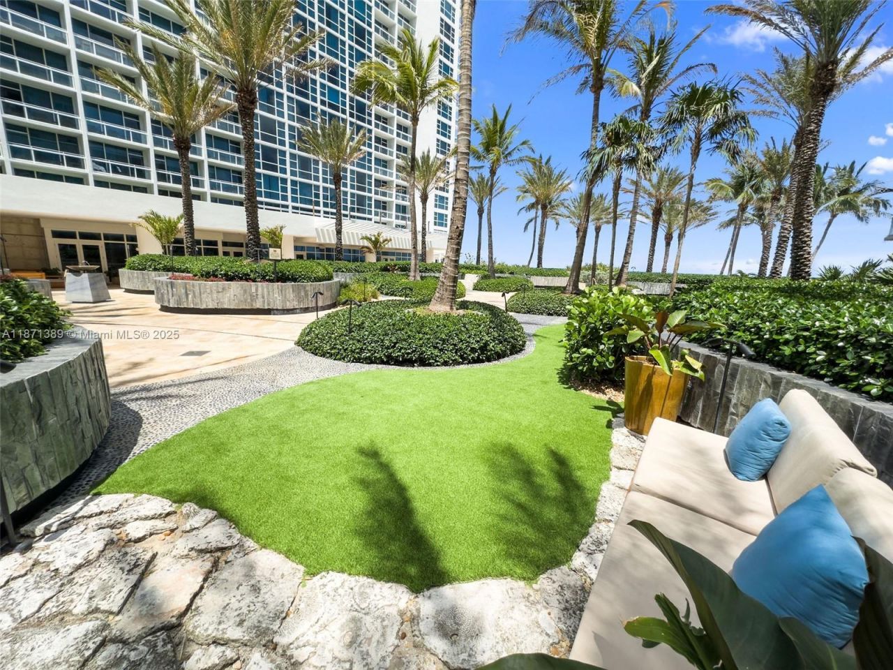 6801 Collins Ave, Unit 418 (deed, Miami Beach, FL 33141 Photo