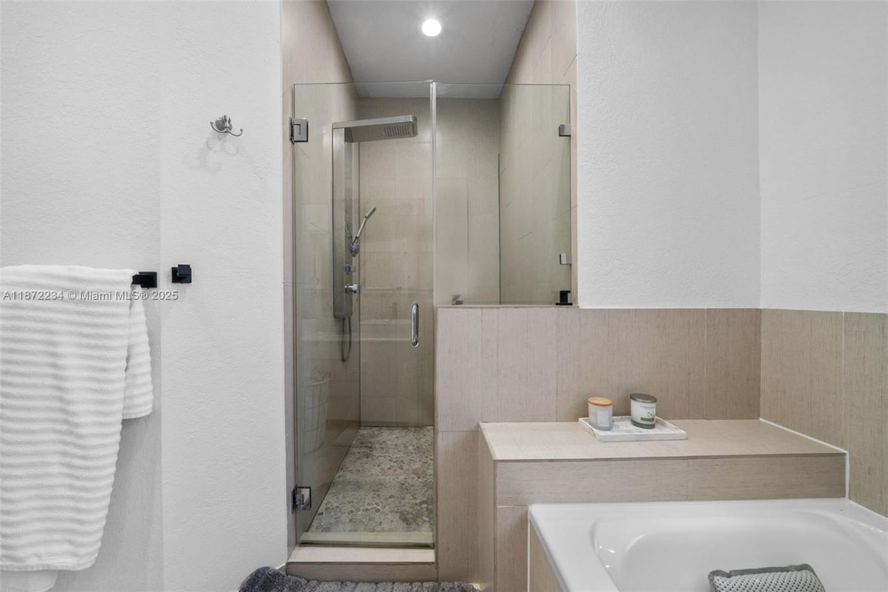 8174 NW 114th Pl, Doral, FL 33178 Photo