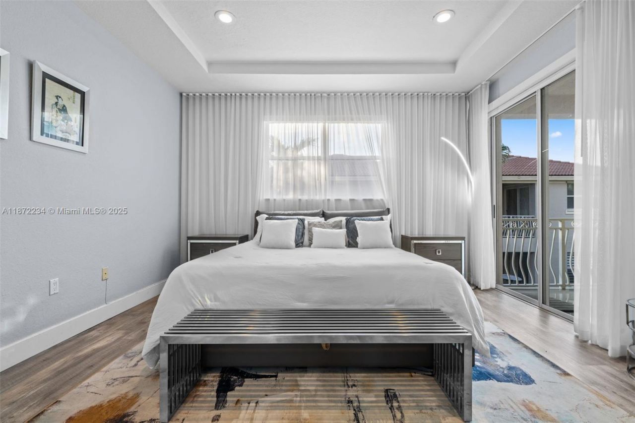 8174 NW 114th Pl, Doral, FL 33178 Photo