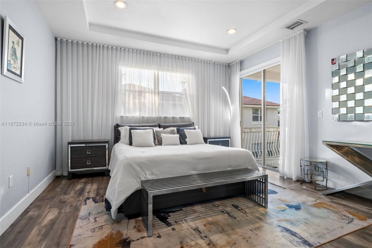 8174 NW 114th Pl, Doral, FL 33178 Photo