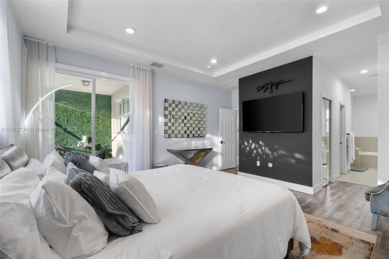 8174 NW 114th Pl, Doral, FL 33178 Photo