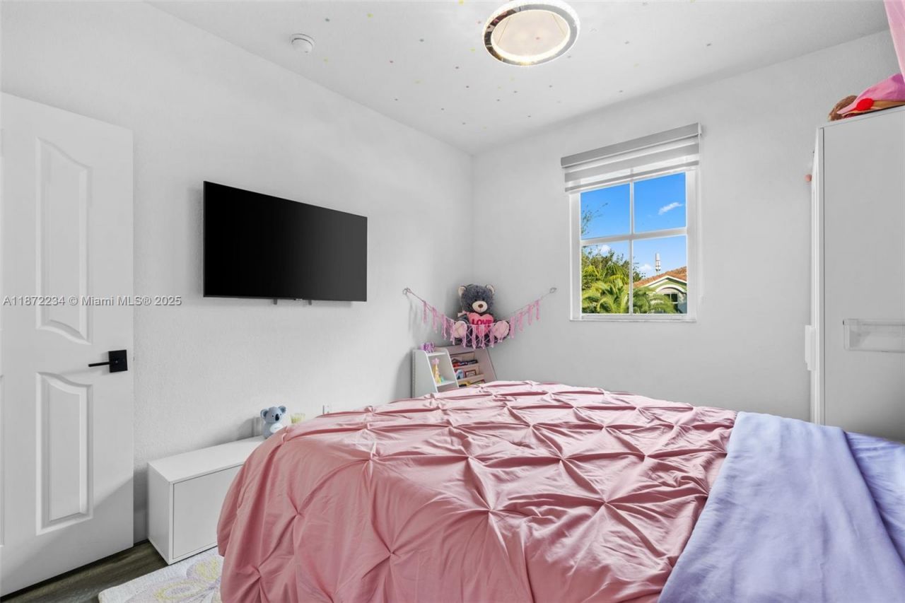 8174 NW 114th Pl, Doral, FL 33178 Photo