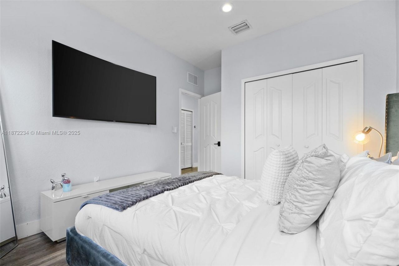 8174 NW 114th Pl, Doral, FL 33178 Photo