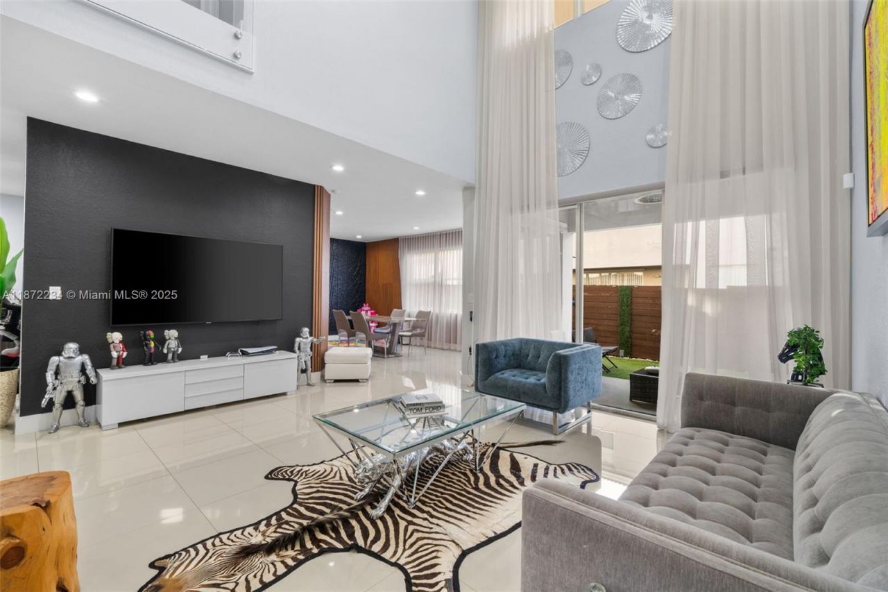 8174 NW 114th Pl, Doral, FL 33178 Photo