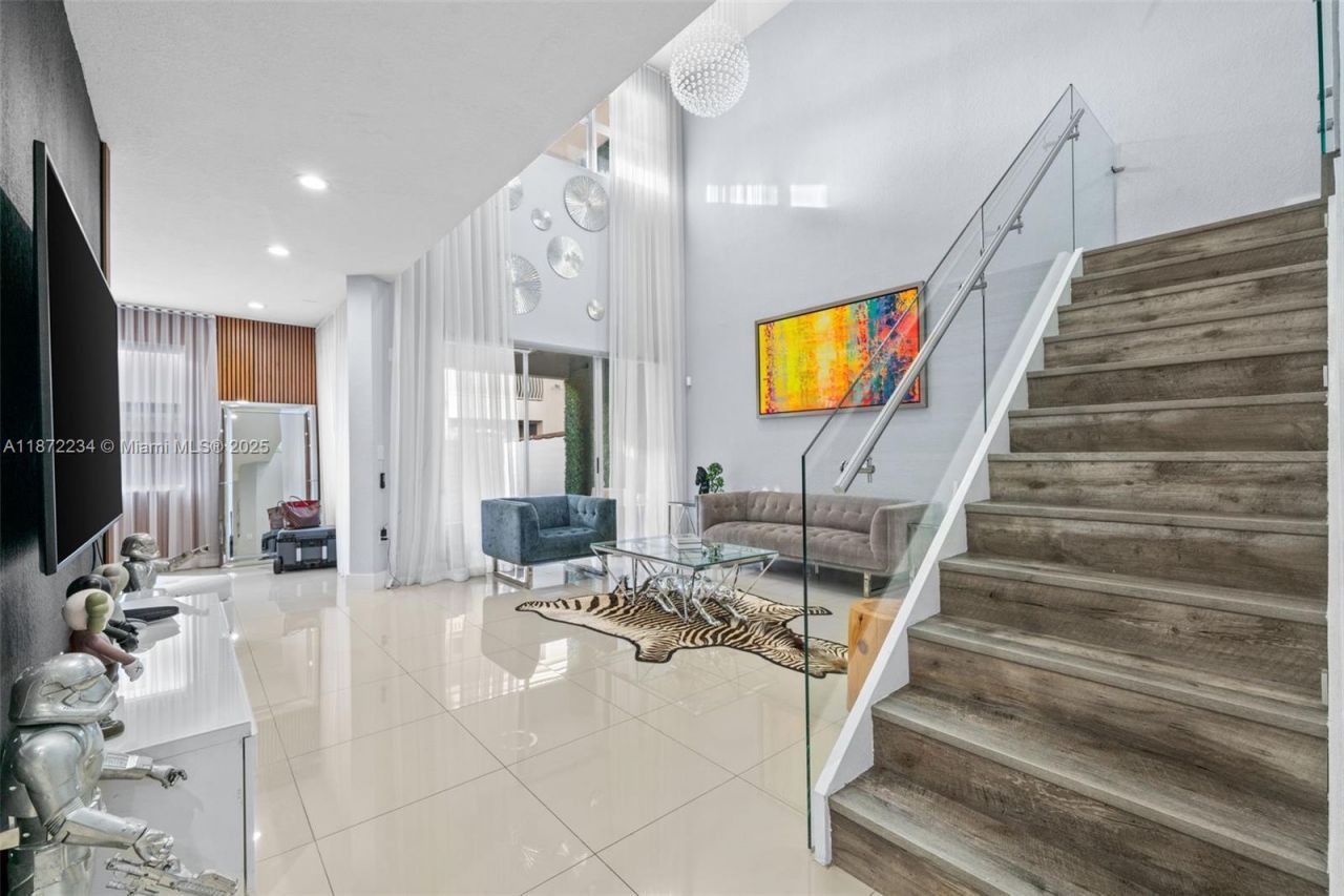 8174 NW 114th Pl, Doral, FL 33178 Photo