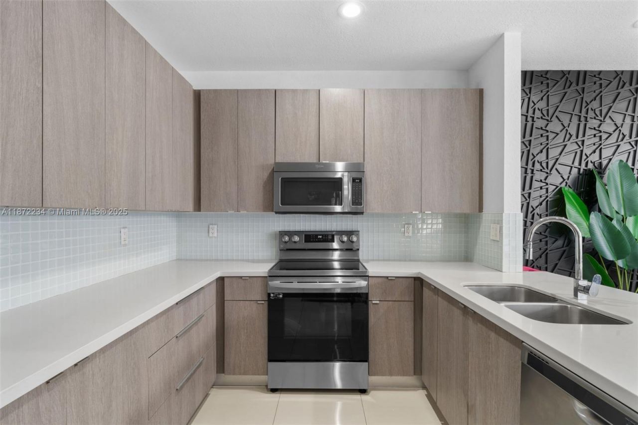 8174 NW 114th Pl, Doral, FL 33178 Photo