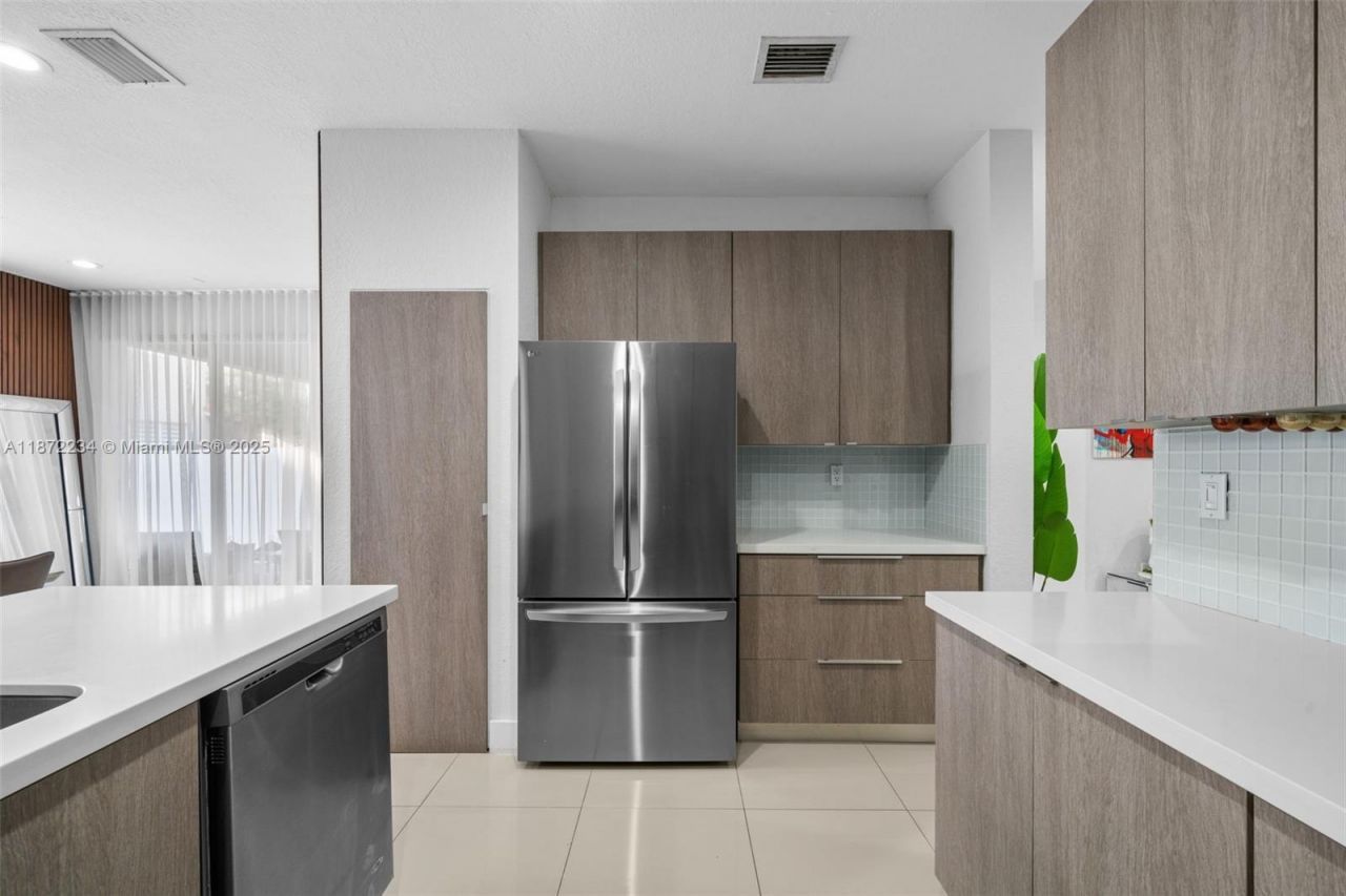 8174 NW 114th Pl, Doral, FL 33178 Photo